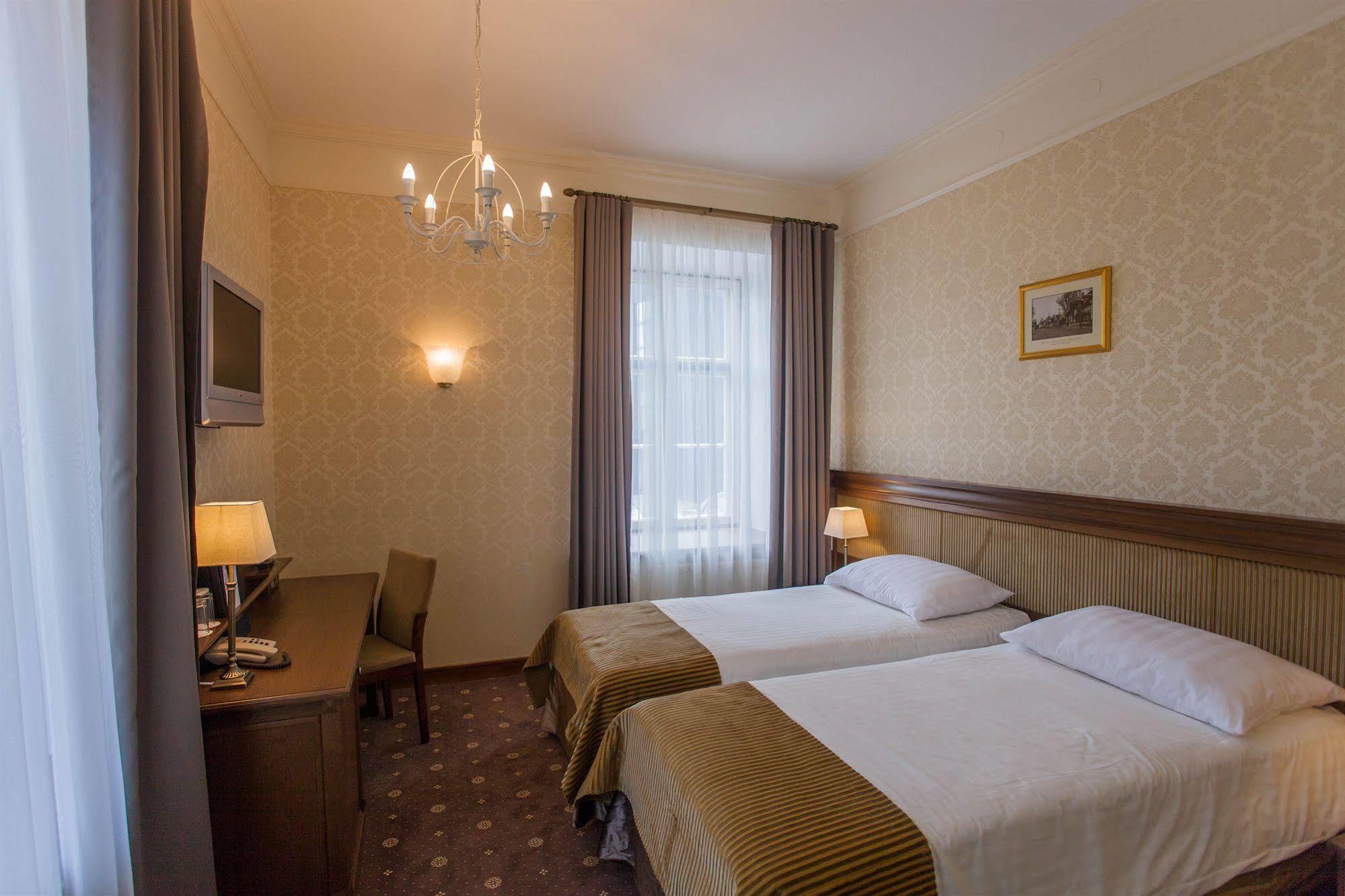 Arensburg Boutique Hotel & Spa Kuressaare Exterior photo